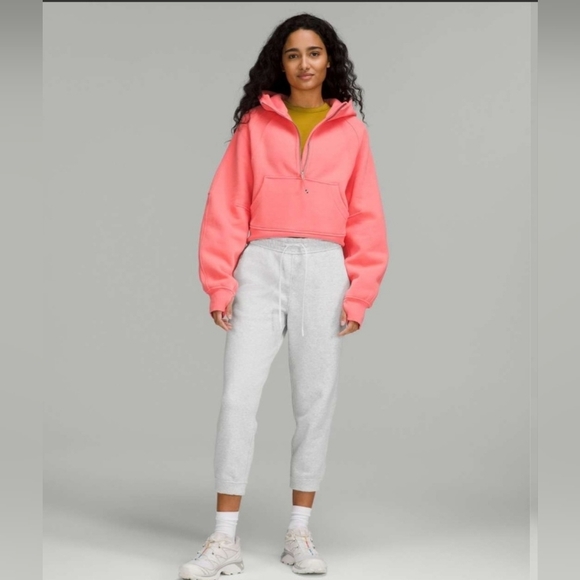 Lululemon Loungeful High Rise Cropped Jogger in Light Grey Size 8